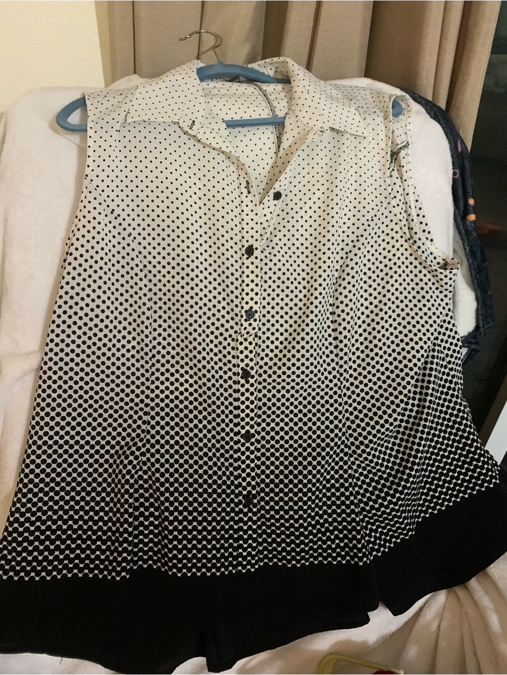 Sleeveless Button-Front Ombre Dot Blouse - Black and White